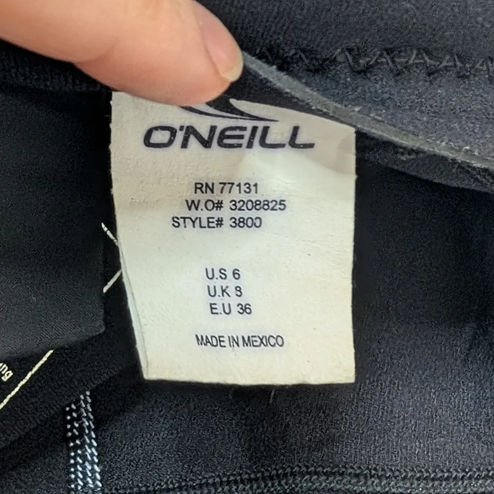 Black and Blue Wetsuit - Picture 10 of 11